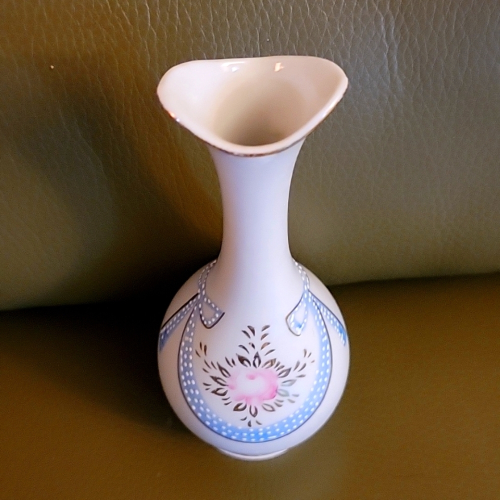 Wales wedding vase